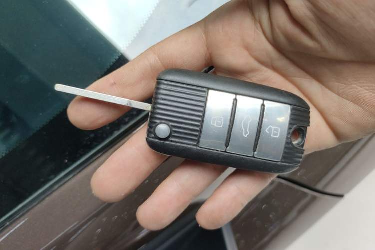 Used Roewe RX5 2016 Revised Version 20T Two-Wheel Drive Manual Transmission Luxury Edition
