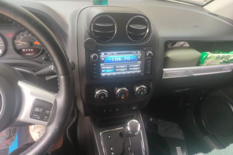 Used Jeep Compass 2014 2.4L four-wheel drive sport version
