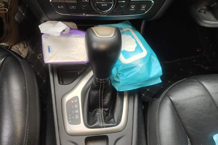 Used Jeep Cherokee 2017 2.0L Superior Edition Gear Lever