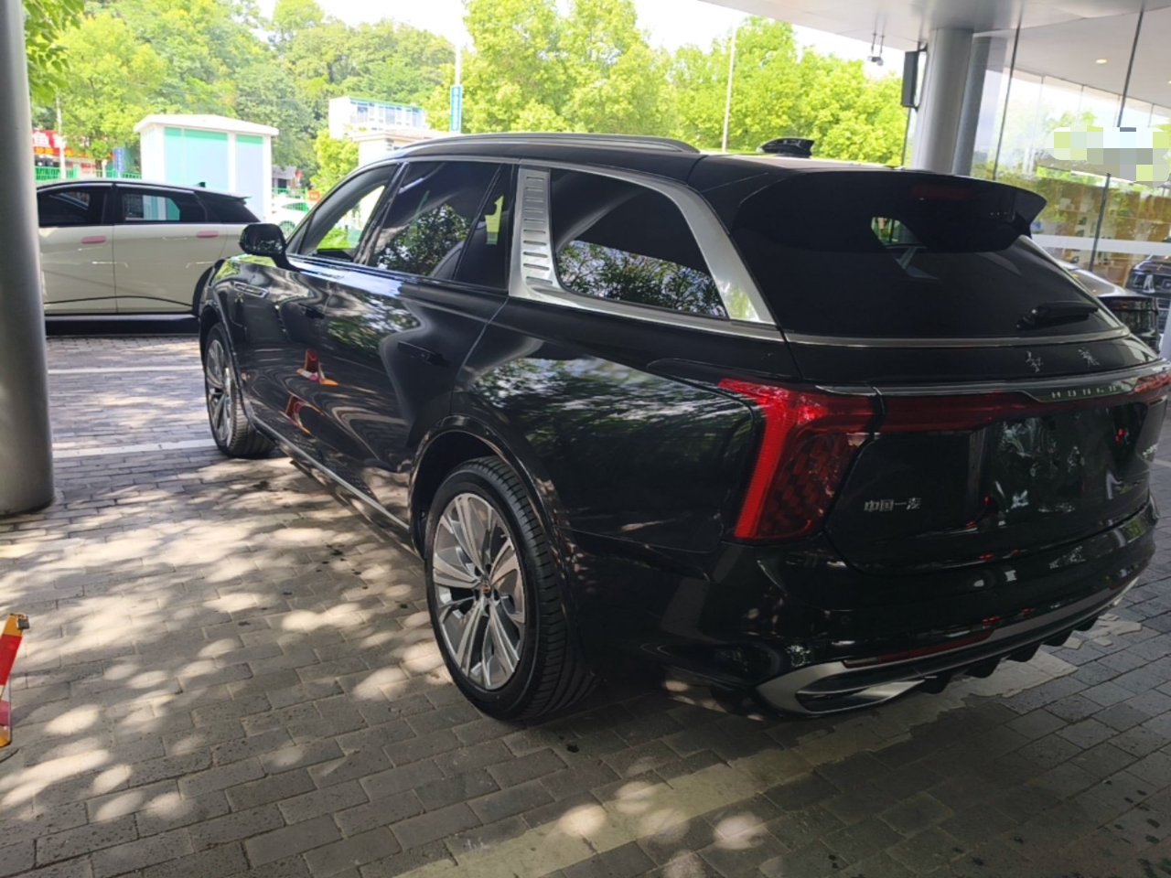 Hongqi E-HS9 2022 690 km Range Flagship Edition Six Seats — снимка 13