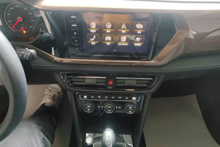 Used Volkswagen Tharu 2020 280TSI Two-Wheel Drive Luxury Plus Version China VI Standard Audio And AC Panel