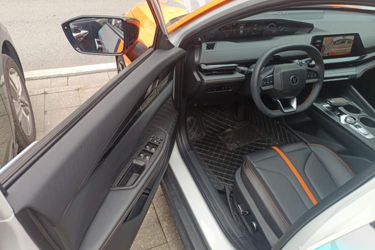 Used Changan UNI-V 2024 1.5T Prestige Edition