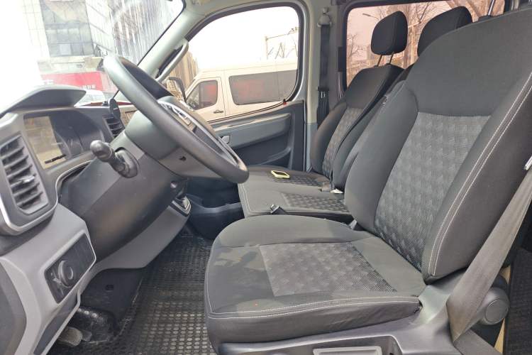 Used SAIC MAXUS Xintu V80 2023 2.0T Manual Classic Aoyuntong Long Wheelbase Mid-Height 6/7/8/9-Seater Left Front Seat