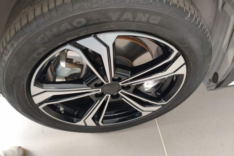 Used Geely Galaxy L7 2025 EM-i 115km Exploration+ Edition Left Front Wheel Hub