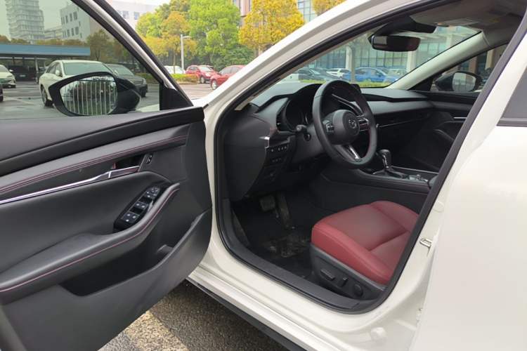 Used Mazda 3 Axela 2023 2.0L Automatic ZhiZhen Edition Driver Seat