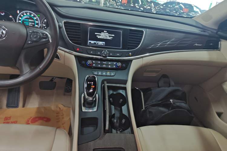 Used Buick LaCrosse 2018 28T Avenir