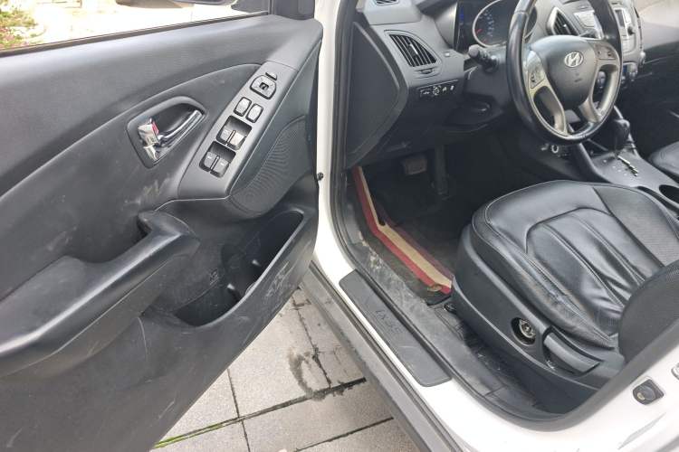 Used Hyundai ix35 2015 2.0L Automatic 2WD Smart Version China V Standard Driver Seat