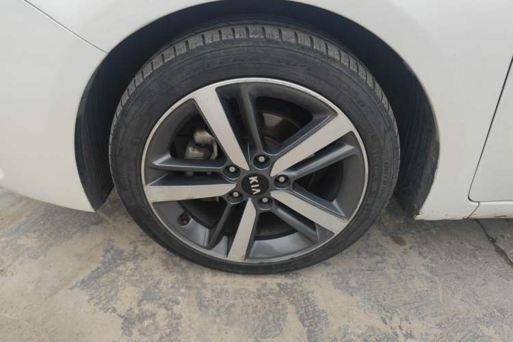 Used Kia K3 2017 1.6L Automatic 15th Anniversary Special Edition GLS Left Front Wheel Hub