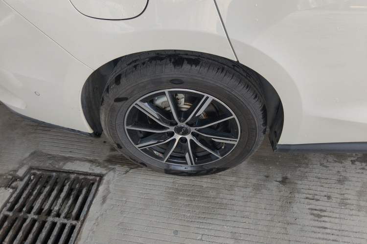 Used BYD Seal 06 New Energy 2025 DM-i Smart Drive 120KM Deluxe Model Right Rear Wheel Hub