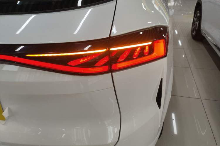 Used CHANGAN UNI-Z 2025 1.5T Luxury Version Right Rear Taillight