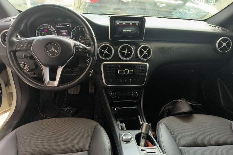 Used Mercedes-Benz A-Class 2015 A 180 Center Console