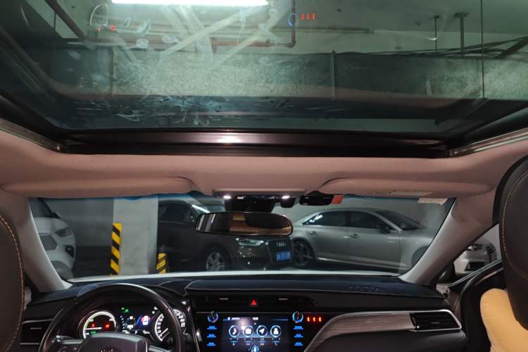 Used Toyota Camry 2019 Dual-Engine 2.5 HG Luxury Edition China VI Standard
