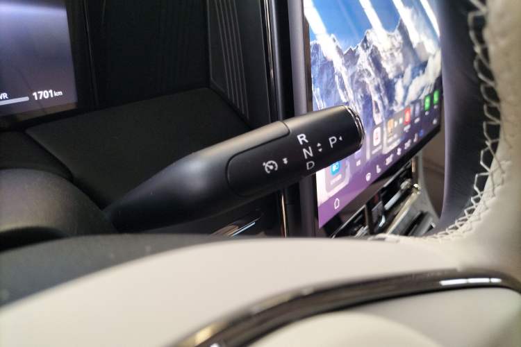 Used GAC Trumpchi Xiangwang M8 2025 Kunkun Series Ultra First-Class Cabin Gear Lever