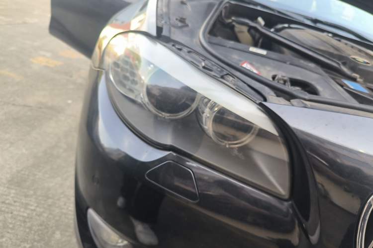 Used BMW 5 Series 2011 535Li Leading Model
