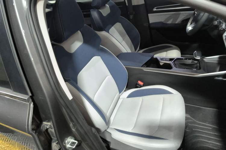 Used Geely Auto Emgrand 2022 4th Generation 1.5L CVT Flagship Model Right Front Seat