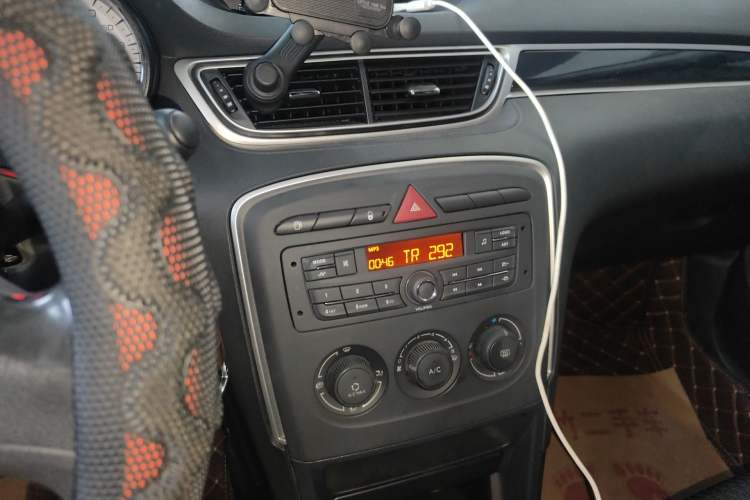 Used Peugeot 308 2014 Enjoy Edition Classic 1.6L Manual YouShang Model Audio And AC Panel