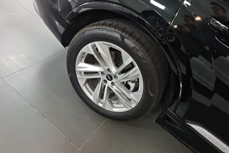 Used Audi Q7 2023 45 TFSI quattro S line Sport model