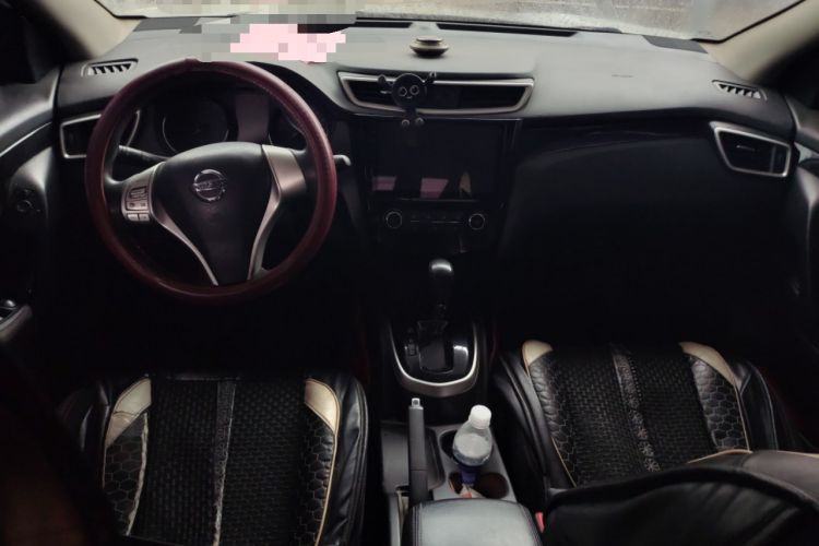 Used Nissan Qashqai 2016 2.0L CVT Elite Edition Center Console