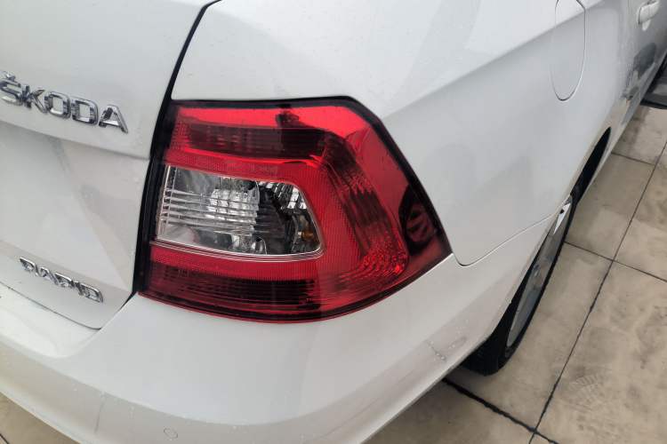 Used Skoda Rapid 2015 1.6L Manual Smart Selection Model