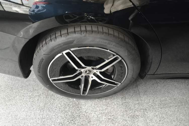 Used Mercedes-Benz E-Class 2025 Year Restyled E 260 Sport Edition Right Rear Wheel Hub