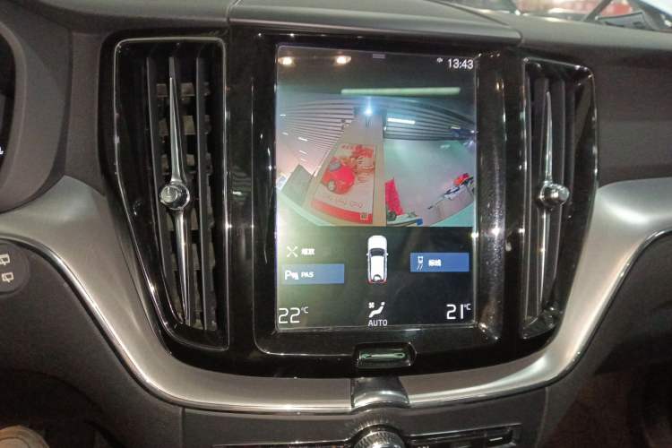 Used Volvo XC60 2019 T5 4x4 Smart Edition China VI Standard Audio And AC Panel