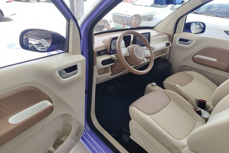 Used Wuling Hongguang MINIEV 2024 3rd Generation 215km Advanced Version
