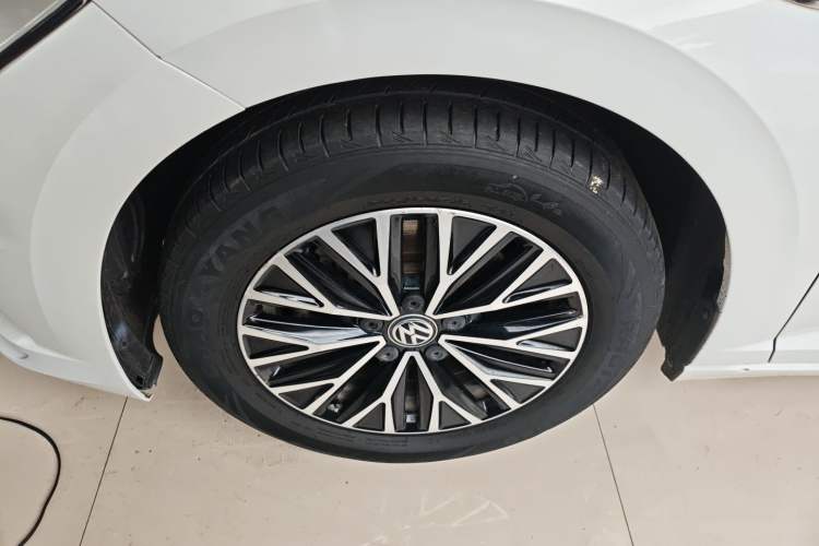 Used Volkswagen Sagitar 2021 280TSI DSG Comfort Connect Edition Left Front Wheel Hub