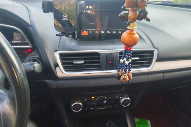 Used Mazda 3 Axela 2016 Sedan 1.5L Automatic Luxury Model