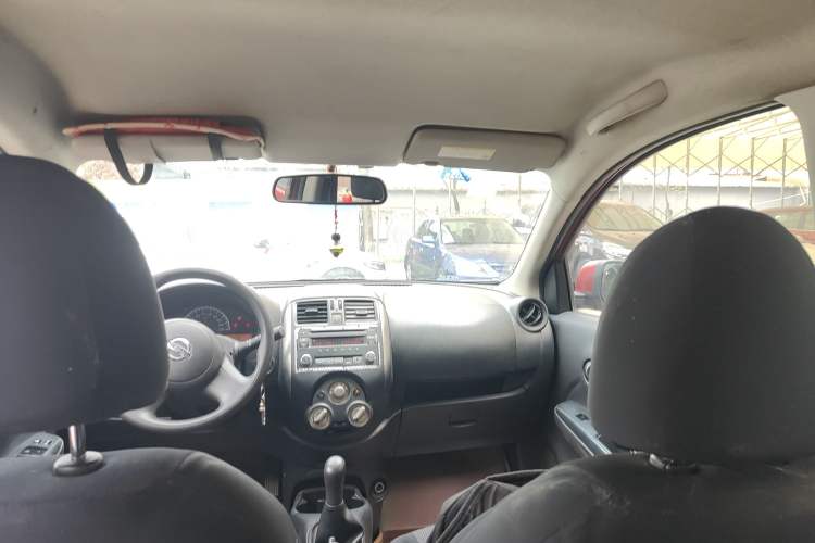 Used Nissan Sunny 2011 1.5XE Manual Comfort Edition Headliner