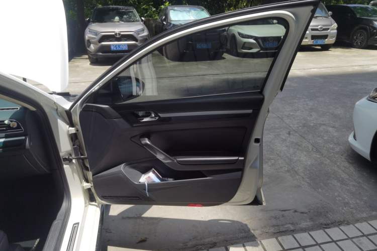 Used Volkswagen Lamando 2015 230TSI DSG Fashion Edition
