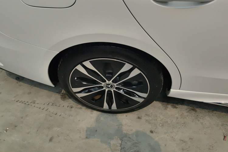 Used Mercedes-Benz C-Class New Energy 2024 Revised Version C 350 eL Right Rear Wheel Hub