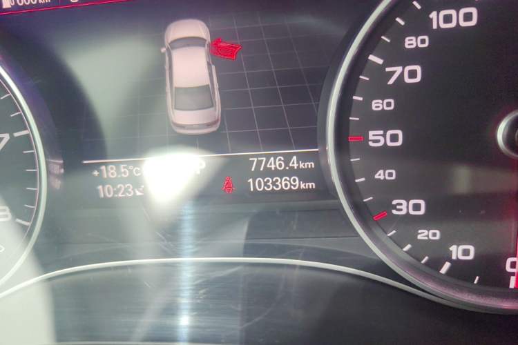 Used Audi A6L 2016 30 FSI Comfort Version Odometer Close Up