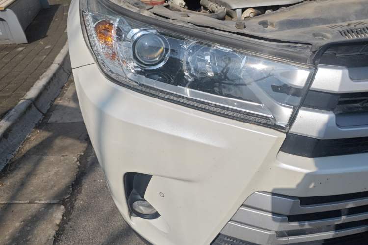 Used Toyota Highlander 2018 2.0T Four-Wheel Drive Luxury Edition 7 Seats China V Emission Standard
