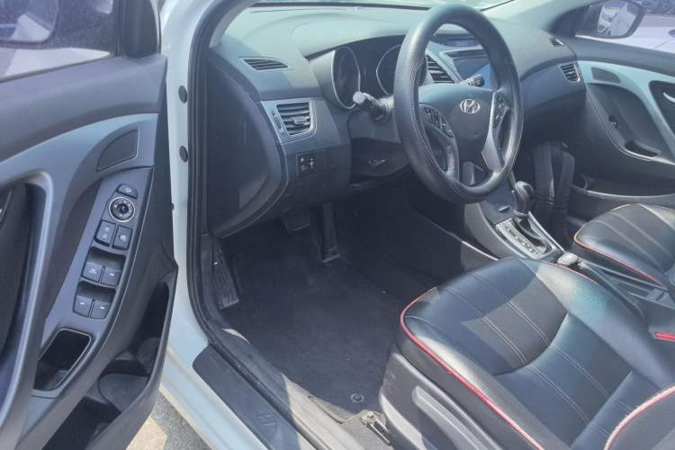 Used Hyundai Elantra (5th Generation / Langdong) 2015 1.6L Automatic Leading Model