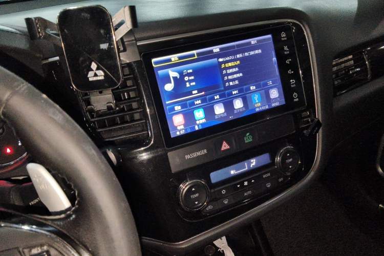 Used Mitsubishi Outlander 2016 2.4L 4x4 Luxury Edition 7-Seater
