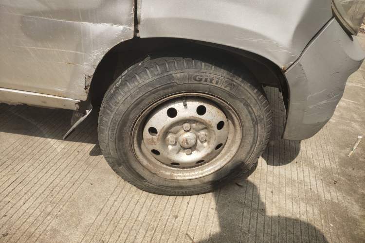 Used Wuling Zhiguang Small Truck 2016 1.2L Double-Cab LSI Right Front Wheel Hub