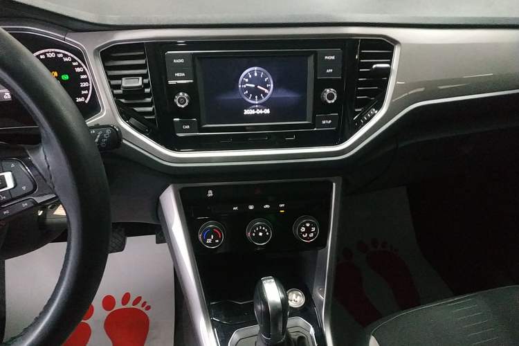 Used Volkswagen T-ROC 2019 280TSI DSG Two-Wheel Drive Advanced Version China VI Standard Audio And AC Panel