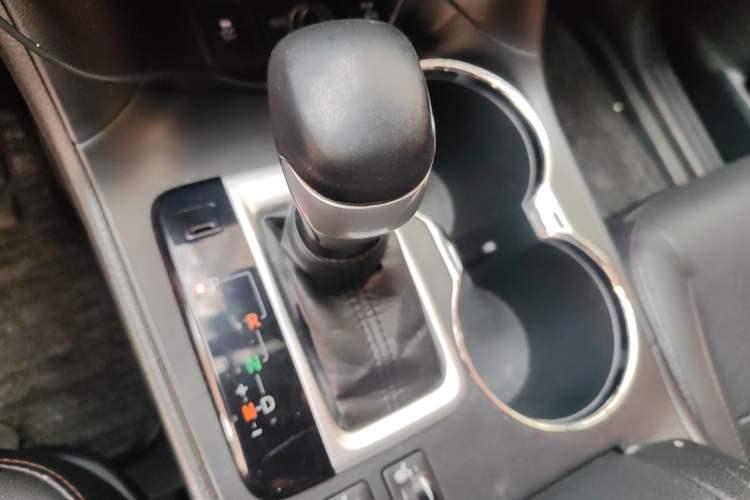 Used Toyota Highlander 2017 2.0T Four-Wheel Drive Luxury Navigation Version 7 Seats