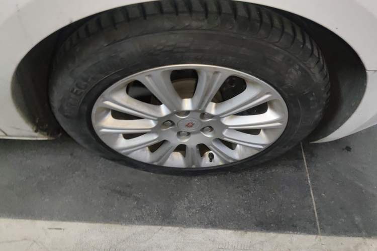 Used Cadillac XTS 2015 28T Luxury Model Right Front Wheel Hub