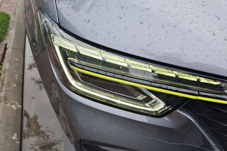 Used Roewe RX5 2020 PLUS 300TGI Automatic Ali National Style Ronglin Edition Right Front Headlight