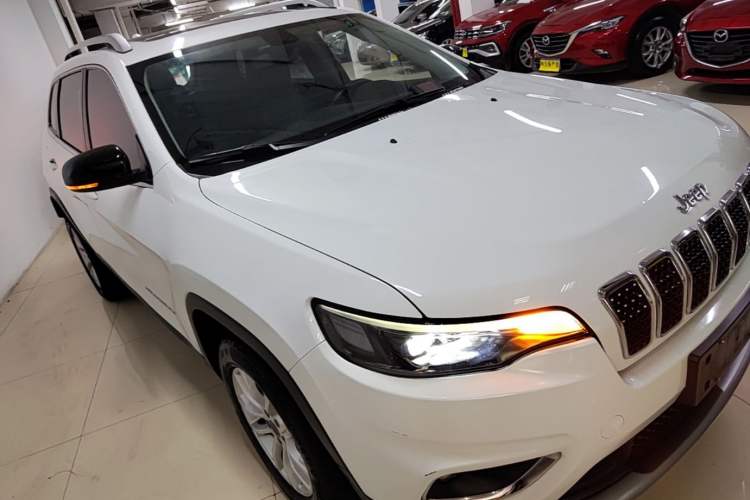 Used Jeep Cherokee 2019 2.0T Two-Wheel Drive Smart Enjoyment Version China V
