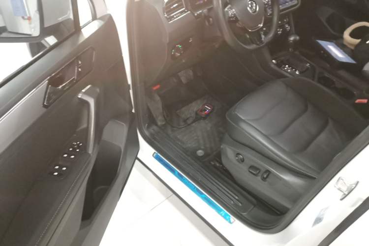 Used Volkswagen Tiguan L 2021 330TSI Automatic Two-Wheel Drive Smart Edition
