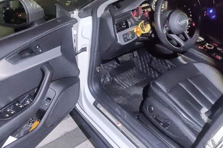 Used Audi A5 2019 Sportback 40 TFSI Fashion Model Driver Seat