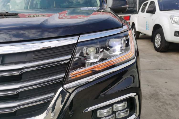 Used Roewe RX8 2018 30T Smart Connectivity Two-Wheel Drive Flagship Edition