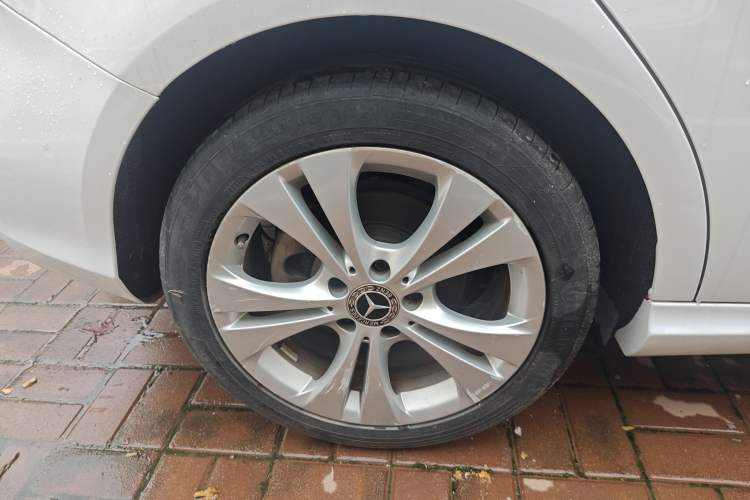 Used Mercedes-Benz B-Class 2019 B 200 Sport Edition Right Rear Wheel Hub