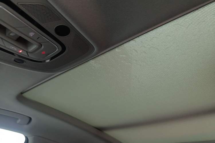 Used Audi A4L 2020 40 TFSI Luxury Dynamic Model Headliner