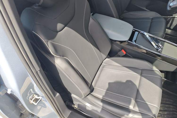 Used Volkswagen ID.4 X 2023 Pure Smart Edition Right Front Seat