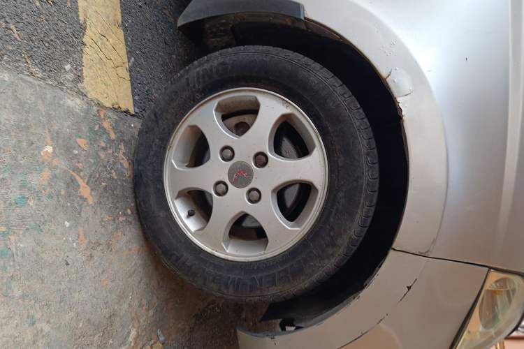Used Wuling Hongguang 2010 1.4L Luxury Model Right Front Wheel Hub