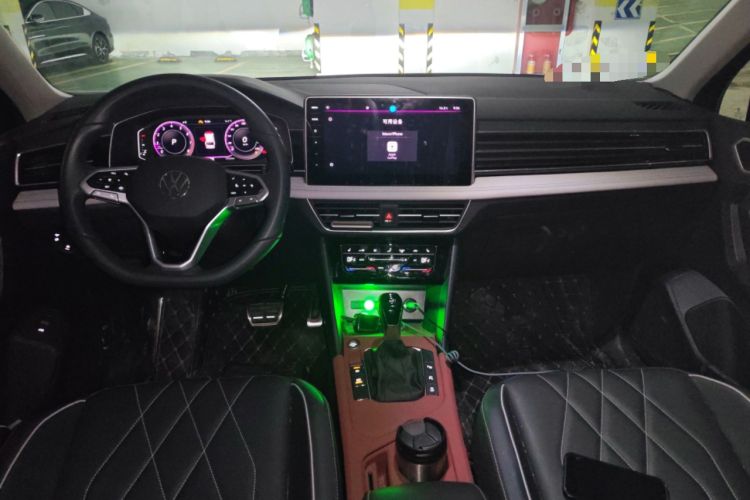 Used Volkswagen Tiguan L 2025 Model Outstanding Version 330TSI Automatic Two-Wheel Drive R-Line Longyao Edition Center Console