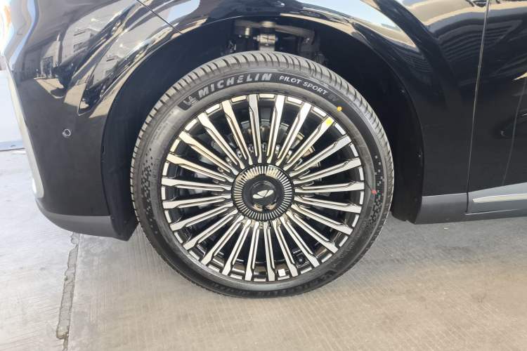 Used Chery T11 2026 Model 220 All-Wheel Drive Family Fun Edition